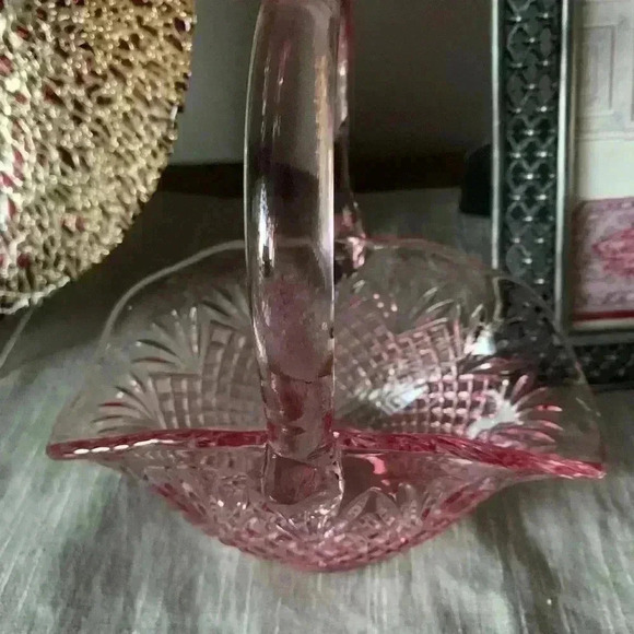 L.E. Smith vintage Pink Carnival Glass with  handle - Picture 10 of 10